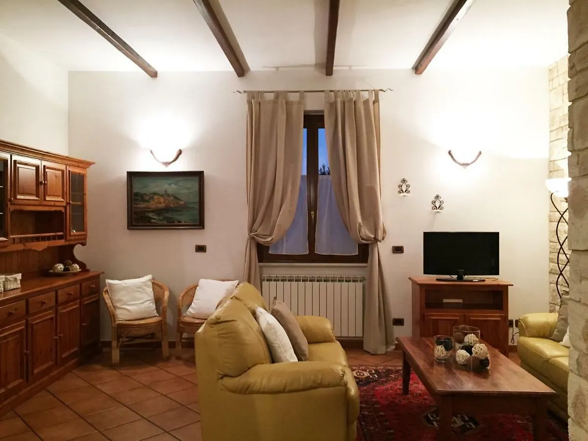 CASA VACANZE MONEGLIA 2 CAMERE con TERRAZZA nel VERDE 0*,  Italia