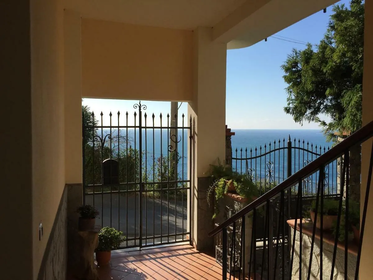 CASA VACANZE MONEGLIA 2 CAMERE con TERRAZZA nel VERDE Appartamento